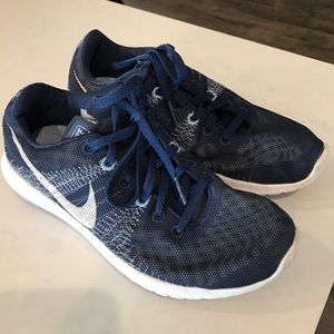 Near new Nike Fury size Women's 6