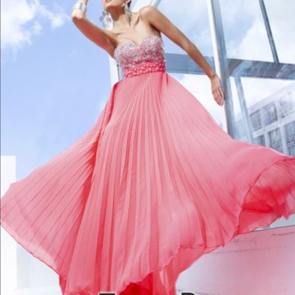 Prom/formal dress - Picture 1 of 5