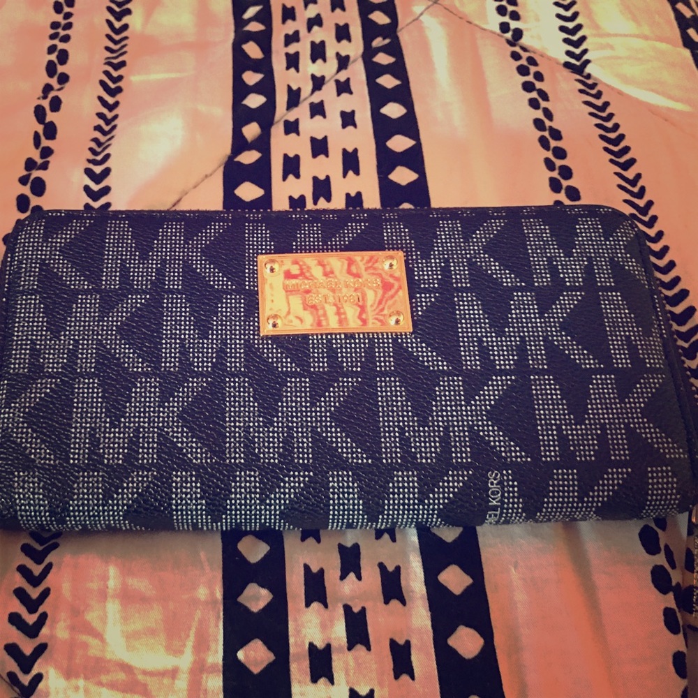 Michael kors black wallet