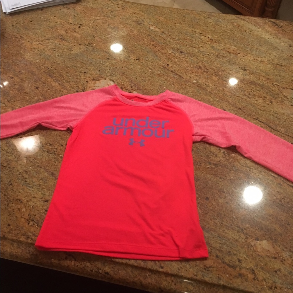 Under armour girls shirt