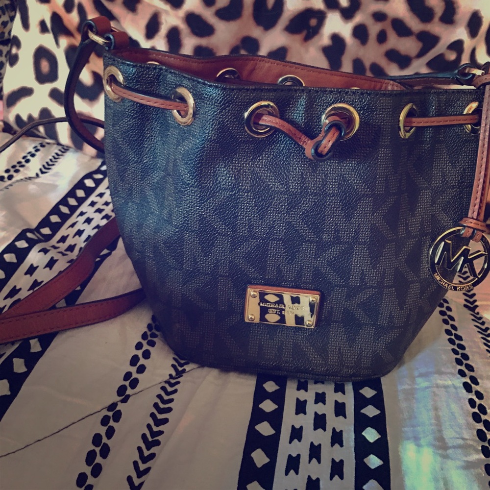Michael kors small cross body