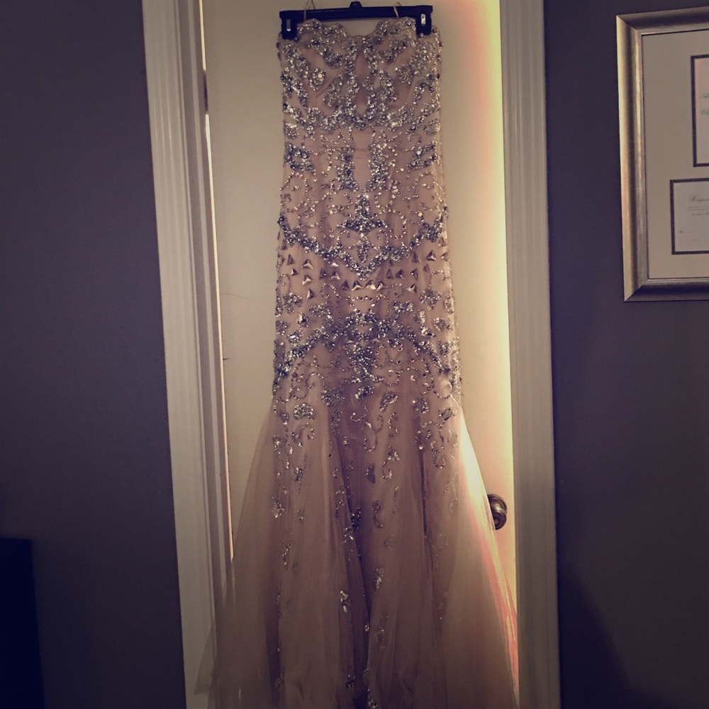 Elegant prom/formal dress