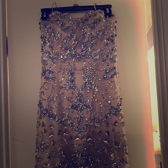 Elegant prom/formal dress - Picture 2 of 4