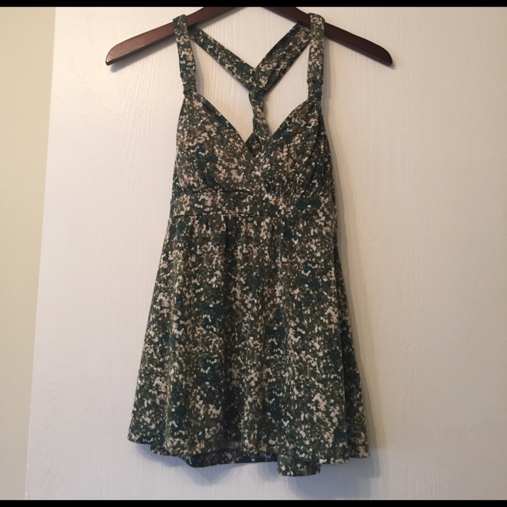 Candie's Fitted Green Tank Top w Strap Twist