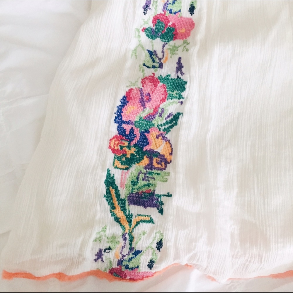🌸 ⛔️SOLD Floral Embroidery Sun Dress ☀️💖 - Picture 2 of 7