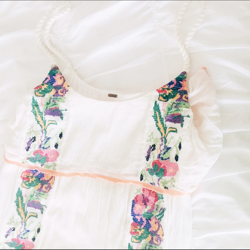 🌸 ⛔️SOLD Floral Embroidery Sun Dress ☀️💖 - Picture 3 of 7