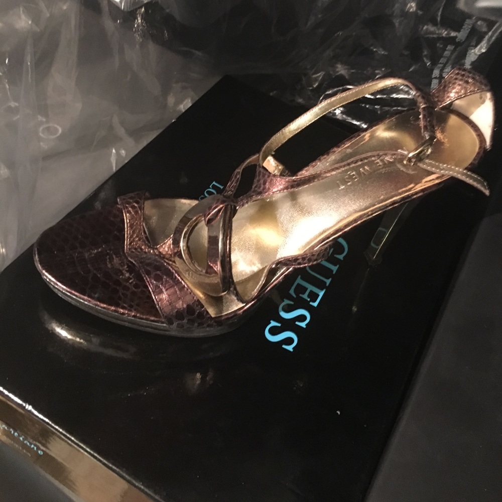 Nine West Shoes 7.5 Rich brown with gold tuberose.