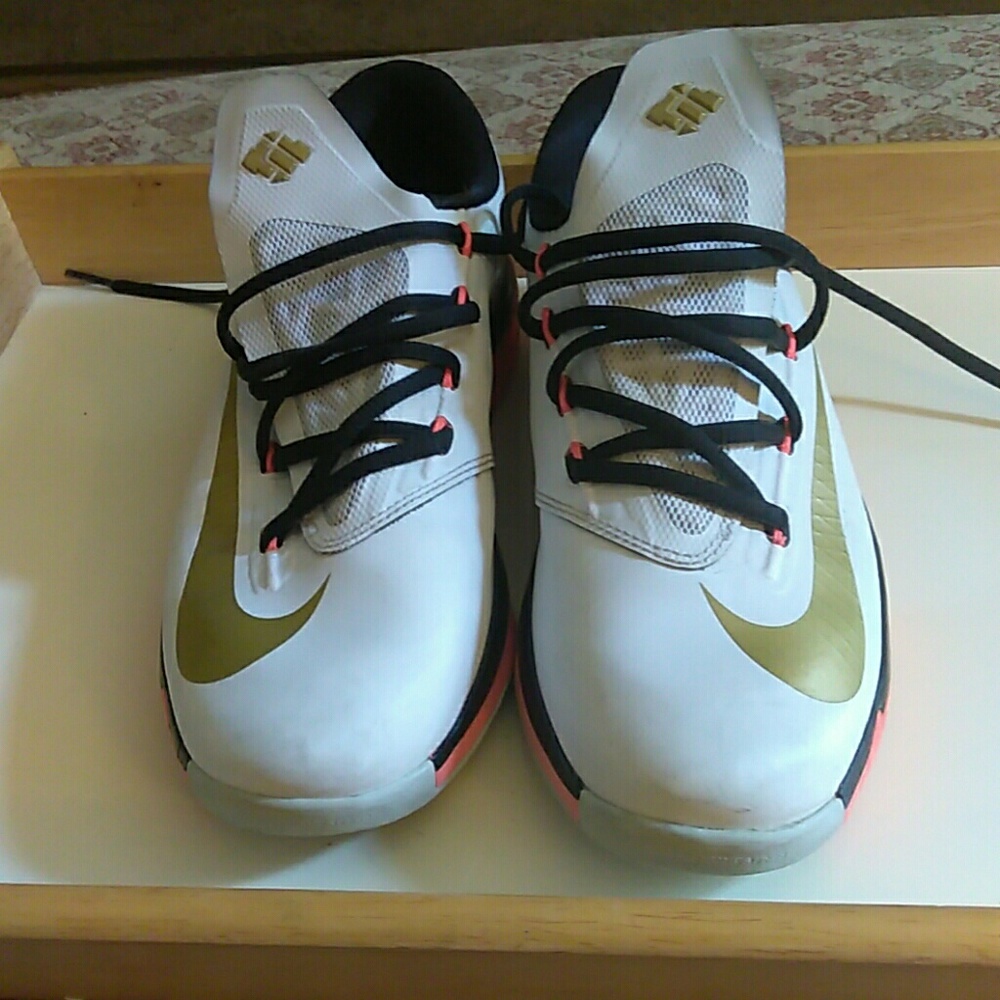 Shoes - Picture 2 of 4