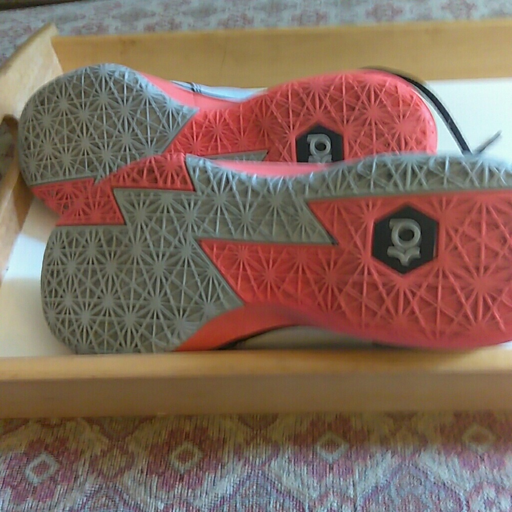 Shoes - Picture 4 of 4