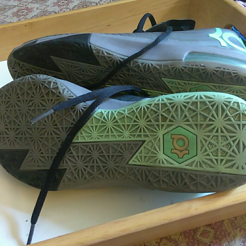 Shoes - Picture 4 of 4