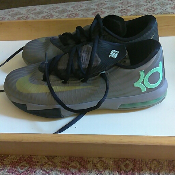 Shoes - Picture 2 of 4