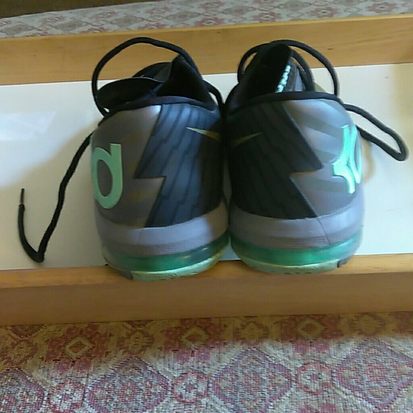 Shoes - Picture 3 of 4