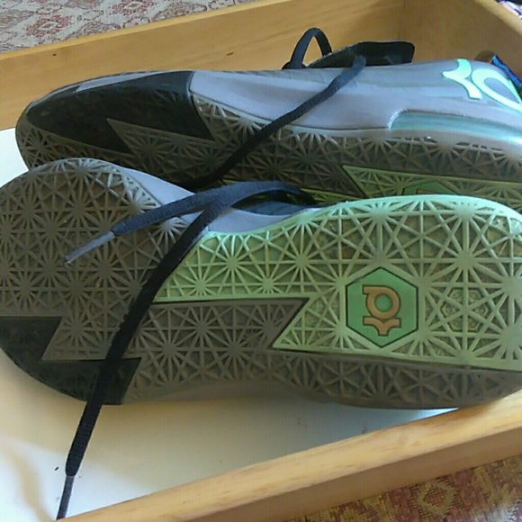 Shoes - Picture 4 of 4