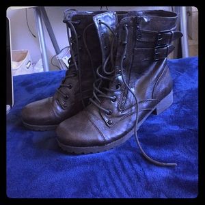 Guess boots