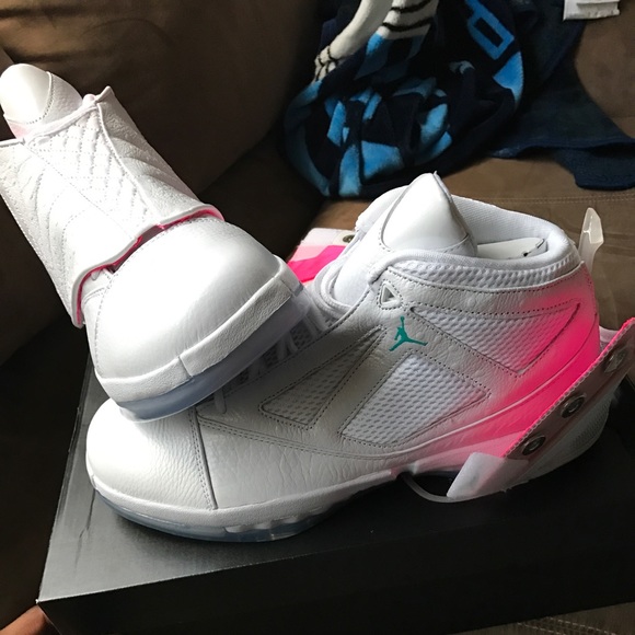 Air Jordan retro 16s - Picture 2 of 3