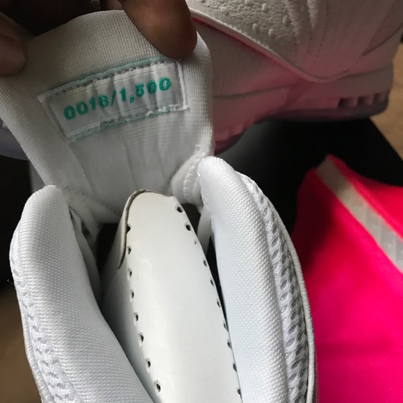 Air Jordan retro 16s - Picture 3 of 3