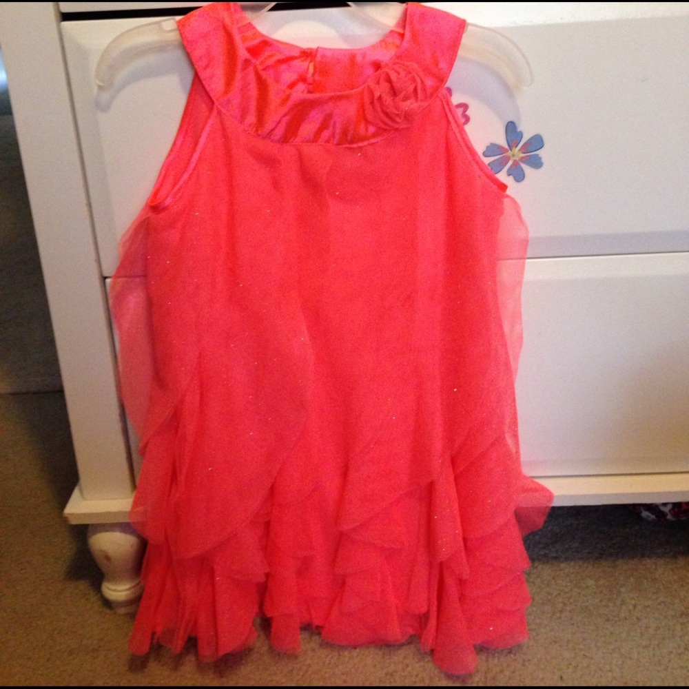 sleeveless dress