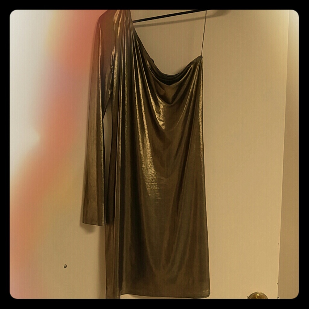 Jump girl shimmery gold dress