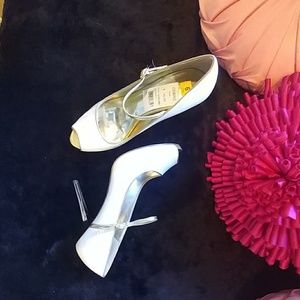 Very sexy Guess peep toe high heels!