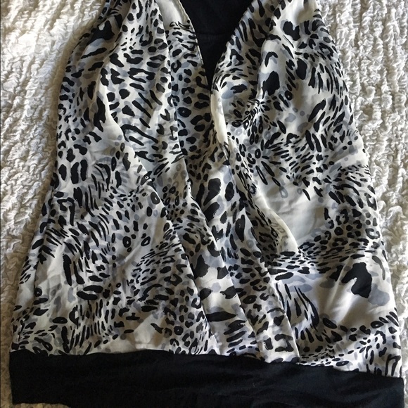 Beautiful blouse - Picture 2 of 3