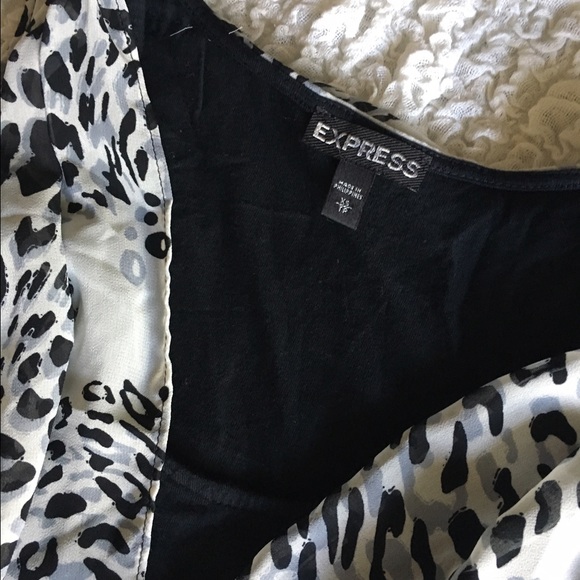 Beautiful blouse - Picture 3 of 3