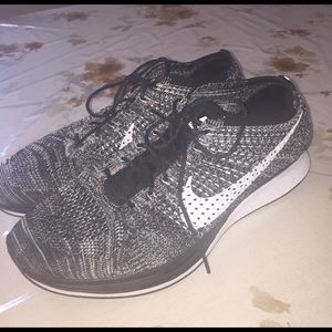 NIKE FLYKNIT RACER