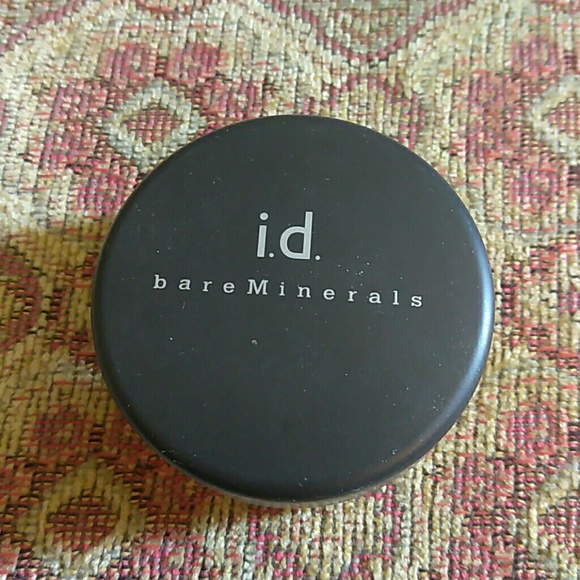 Makeup - Picture 2 of 3