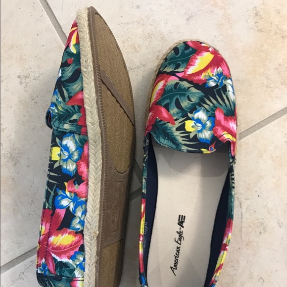 American Eagle Tropical floral slip-on shoes - Picture 3 of 3