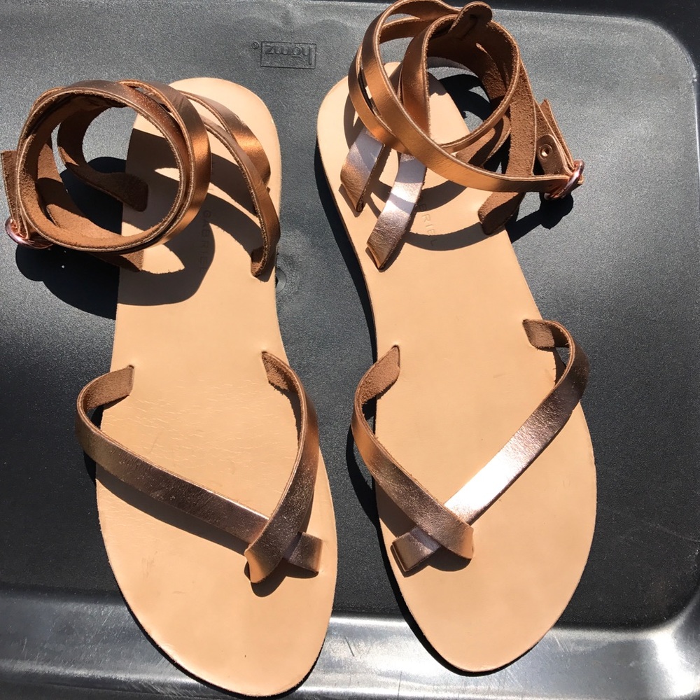 Valia Gabriel metallic sandals sz 39