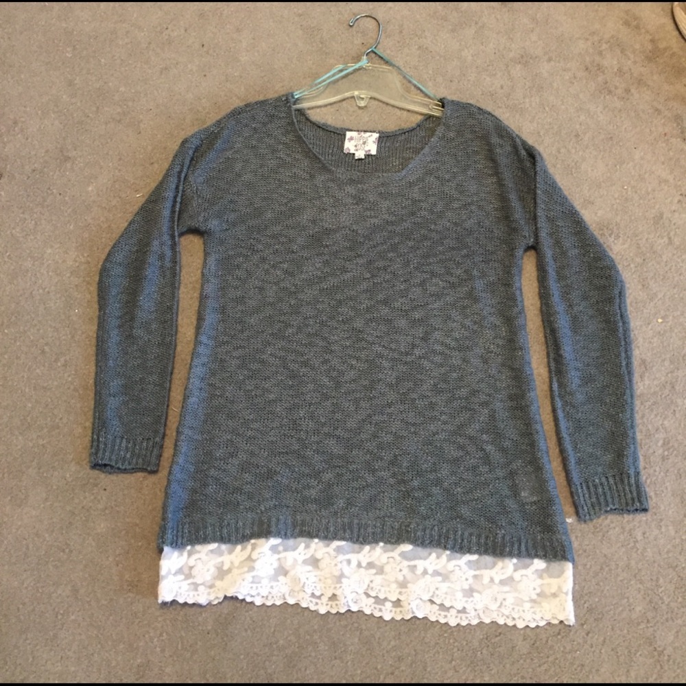 Greenish light sweater with lace trim