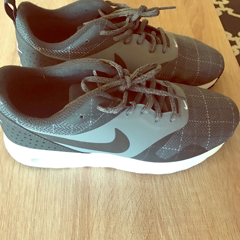 Gray plaid woman's Nike