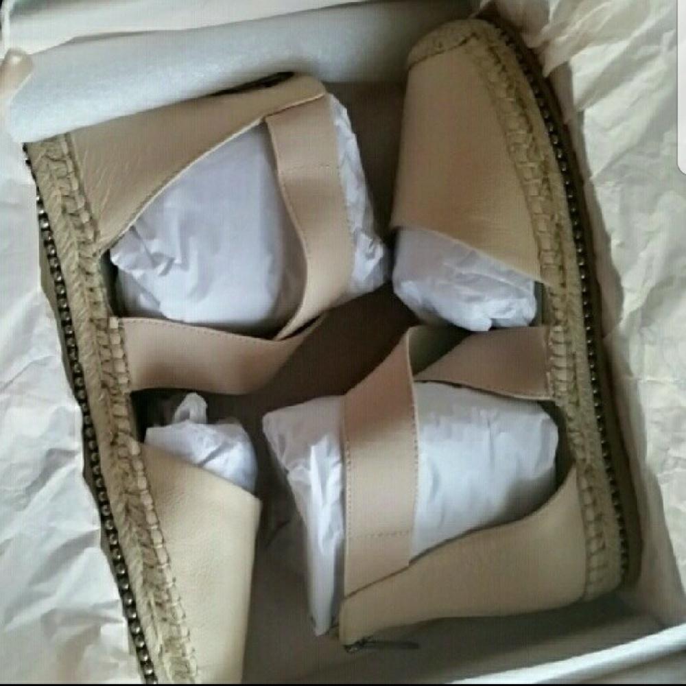 🌞New BCBGeneration Farley X-Band Flat Espadrille - Picture 3 of 4