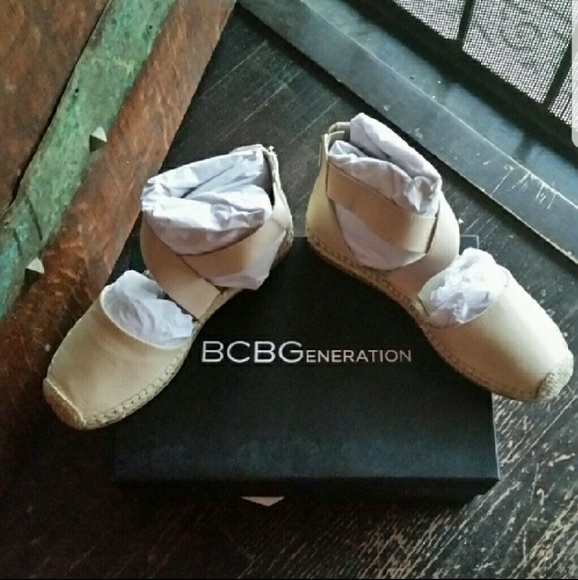 🌞New BCBGeneration Farley X-Band Flat Espadrille - Picture 2 of 4