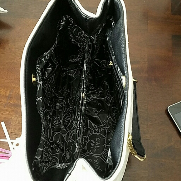 🚨SOLD🚨NWT- BETSEY JOHNSON FLORAL DESIGN! - Picture 5 of 8