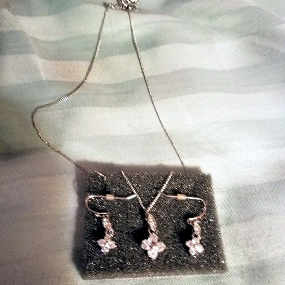Necklace and earring set