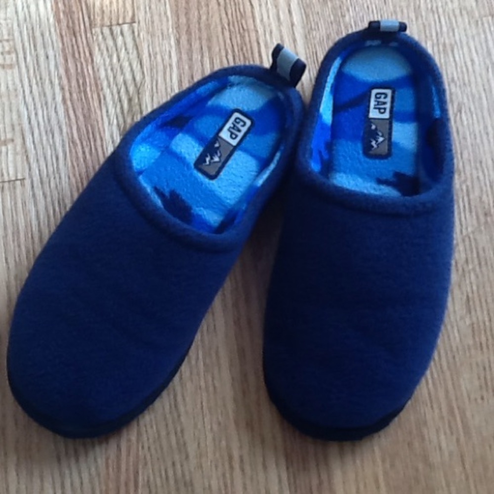 Gap Boys Slippers Size 1-2