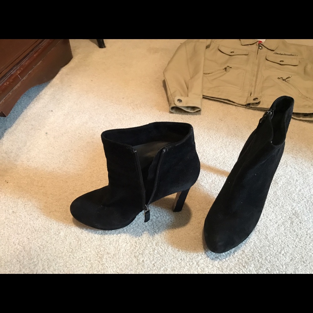 Black suede Bootie