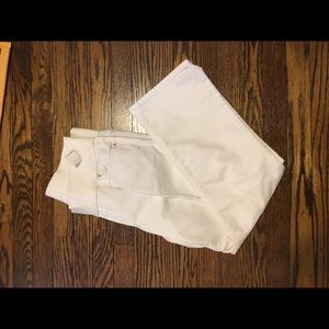 GAP maternity Demi white capris size 8
