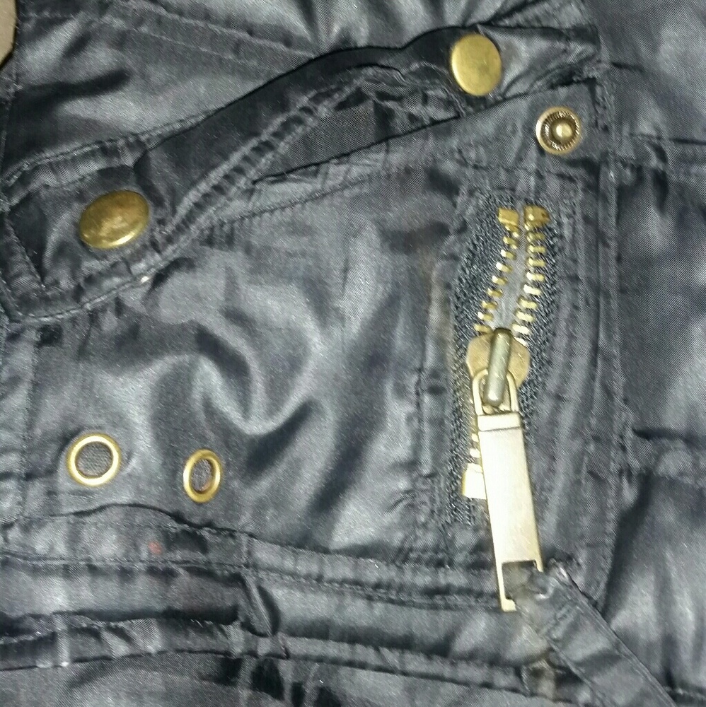 Hooded vest - Picture 3 of 3