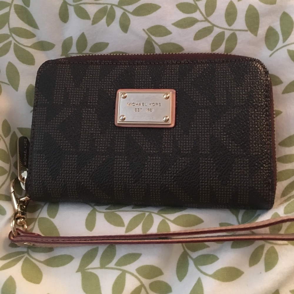 Michael Kors 4/5 iPhone clutch