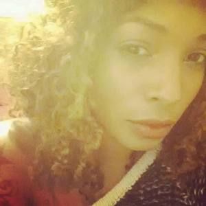 Meet your Posher, Nia