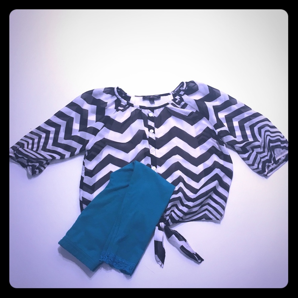 Dark aqua leggings with lace details on the cuffs!