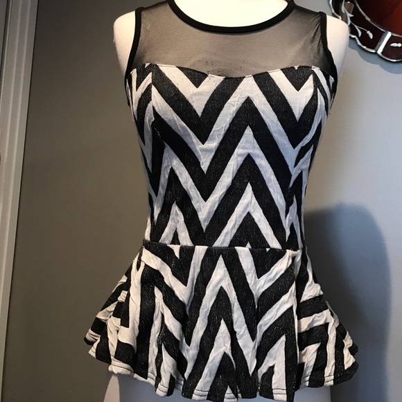 MANDEE Chevron Pattern Peplum Top - Picture 5 of 8