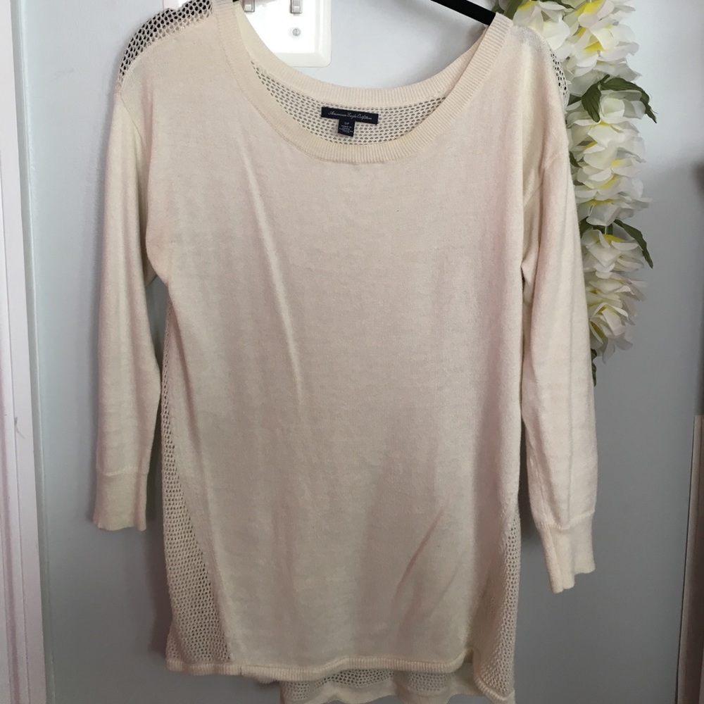 Cream colored quarter length sleeve sweater