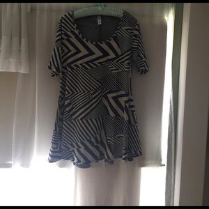 LuLaroe Perfect T Top Never worn