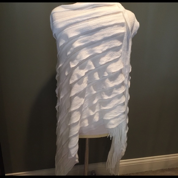 Poncho - Picture 2 of 4