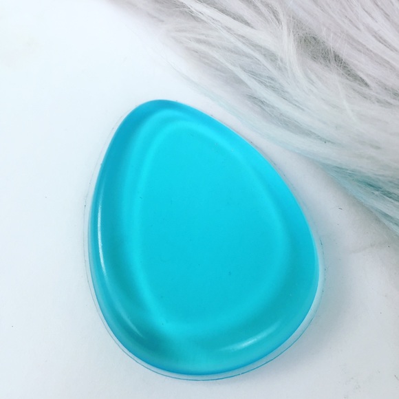 Blue Tear Drop Silicon Silisponge Makeup Blender - Picture 2 of 3