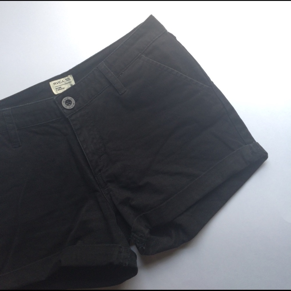 FINAL • RVCA Black Cotton Cuffed Shorts • Summer☀️