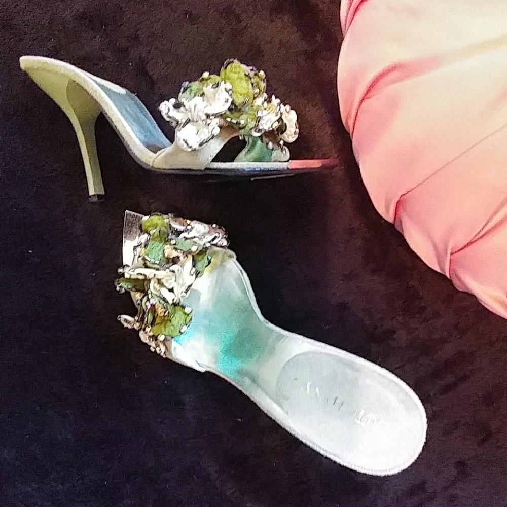 Green!! Beyond sexy! Slip on high heel