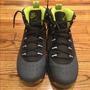 Basketball sneakers